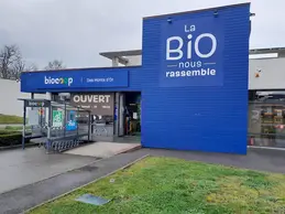 51-biocoop-champagne-des-mont-dor-magasin-bio-facade-devanture.webp